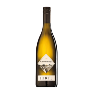 Chardonnay Soleil 2021 im Weinglas, hellgelb, fruchtiger Weißwein mit Steinobst- und Pfirsichnoten