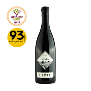 Merlot Barrique im Weinglas, tiefdunkelrot mit eleganter Randaufhellung, kräftiger Rotwein mit würzigen Holznoten