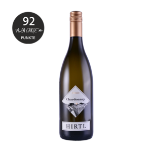 Chardonnay Selection 2016 im Weinglas, kräftig grüngelb, vollmundiger Weißwein mit tropischen Fruchtaromen