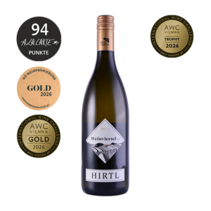 Grüner Veltliner Weinviertel DAC Reserve 2021 im Weinglas, zitrusgelb mit grünen Reflexen, kräftiger Weißwein